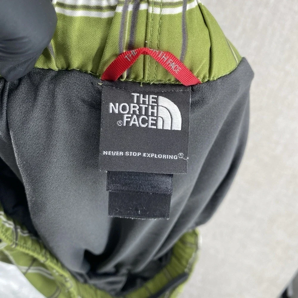 The North Face Class V Belted Board Shorts Mens Large Green Plaid Hiking Swim